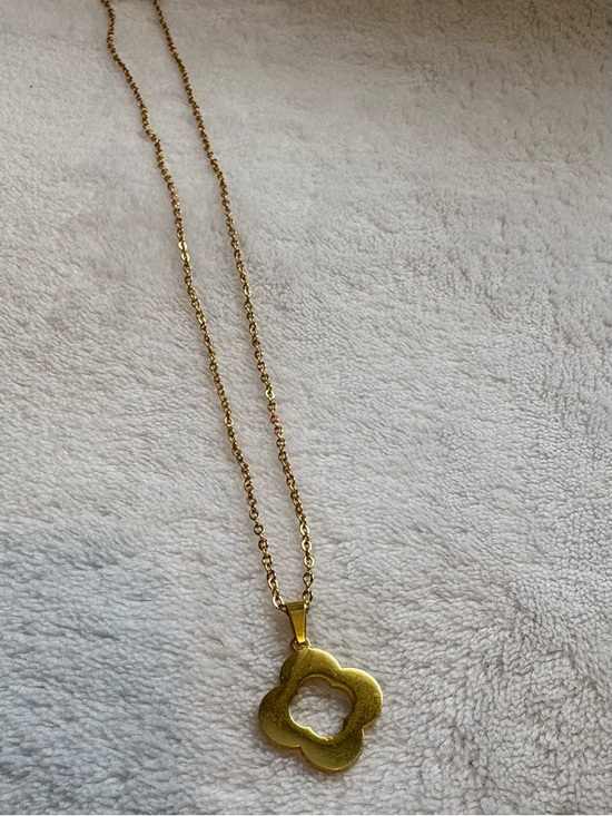 Jewelry - Gold Flower Pendant Necklace - Women Jewelry